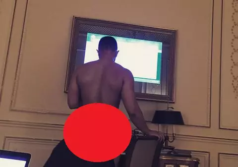 John Legend, în fundul gol | FOTO