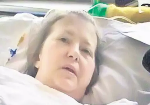 Au deplâns-o la televizor, dar nimeni nu a venit s-o vadă! Angela Ciochină a fost abandonată la capelă