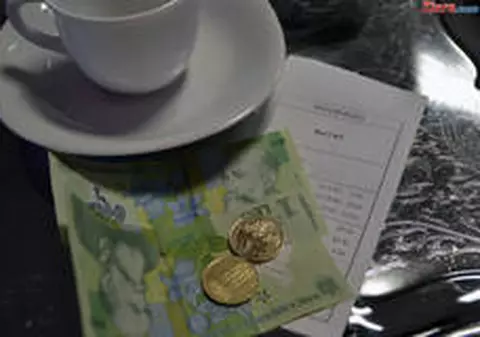 E OFICIAL! Statul nu mai ia impozit din bacşişuri