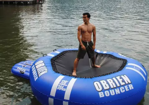 „Găsește-mi o iubită și îți dau 10.000 $"! Anunțul disperat al unui tânăr chipeș și bogat pentru a-și găsi jumătatea!