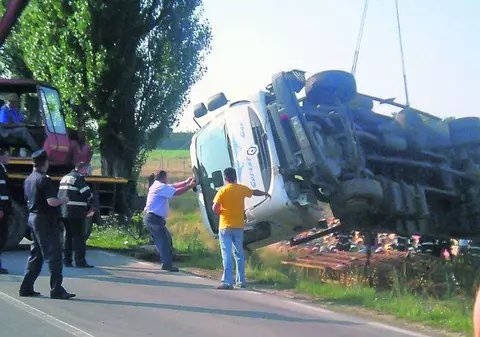 Accident grav pe Autostrada Soarelui! Circulaţia a fost întreruptă din cauza unui camion răsturnat