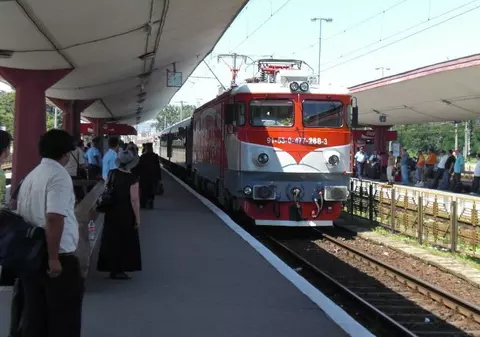 Canicula face PRĂPĂD. Trenurile circulă cu mari întârzieri