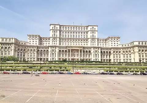 EXCLUSIV | Război pe imaginea Casei Poporului!