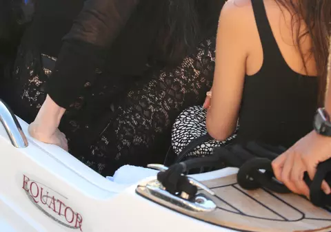 Cher își trăiește ultimele clipe de viață. A început să-și dea din lucruri și s-a izolat de toata lumea