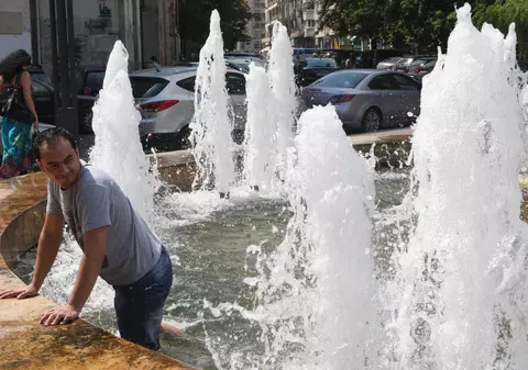 Cod PORTOCALIU de caniculă și disconfort termic accentuat în 12 județe și București. 40 de grade la umbră 