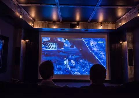 Și-a sedat iubita ca să se joace la consolă! L-a uimit cu gestul lui până și pe judecător!