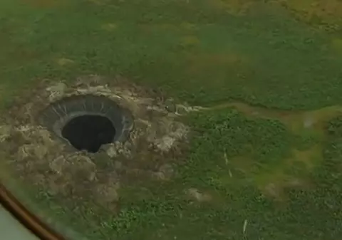 Misterul craterelor din Siberia a fost elucidat! Care este explicaţia specialiştilor