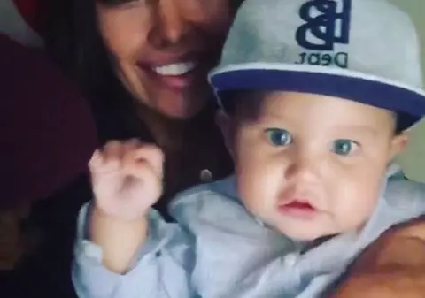 Ce fericit e băieţelul Antoniei în braţele Mădălinei Ghenea: "Avem o nouă bonă" VIDEO