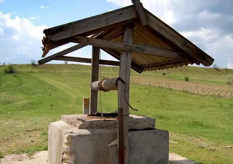 MOARTE CUMPLITĂ! A căzut de pe bicicletă într-o fântănă!