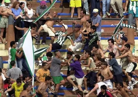 Cel mai bătăuș suporter este de la Benfica Lisabona!