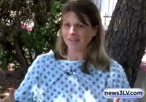 O femeie a născut de una singură ÎN PUSTIETATE | VIDEO