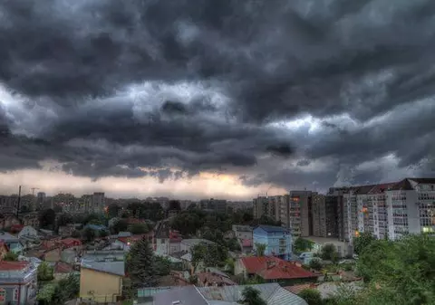 ANM: Cod galben nowcasting de ploi și descărcări electrice în județele Prahova, Buzău și Ialomița