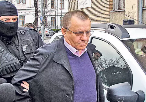 Iubitul unei vedete de la noi riscă ani grei de pușcărie! A fost trimis în judecată pentru grup infracțional și spălare de bani