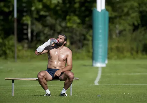 Culmea sportului: să te accidentezi la meciul de retragere! I s-a întâmplat unui ”greu”