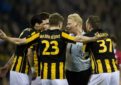 Cine arbitrează Steaua - Partizan. A mai ”fluierat” echipa română de două ori. A dat ”roșu” în 29 de secunde. ”A furat” Scoția și a ratat Euro 2012