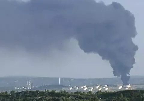 Atac terorist? Două explozii la o rafinărie din sudul Franţei! VIDEO 