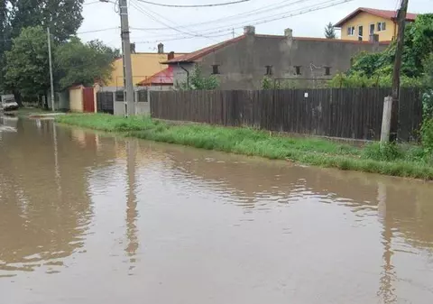 Zeci de locuințe, inundate în Bârlad! 