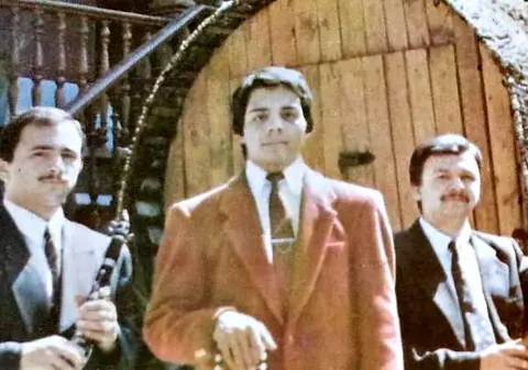 Câți ani are de fapt Jean de la Craiova? Felul în care arăta acum 25 de ani te va lăsa mut!