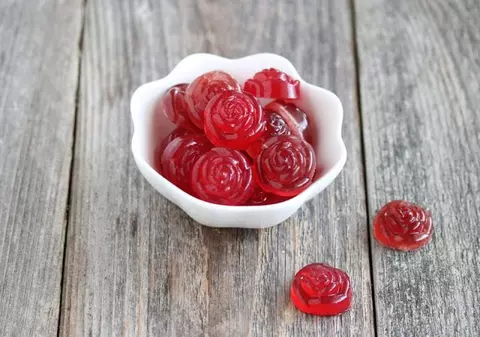 REȚETĂ RAPIDĂ și SĂNĂTOASĂ de vară: Jeleuri cu fructe, din două ingrediente, fără gelatină