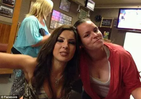 Sunt lesbiene, dar sunt însărcinate amândouă cu același bărbat!