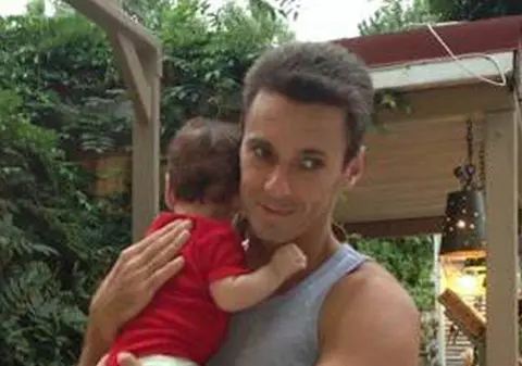 Prin ce a trecut Mircea Badea când i-a schimbat prima oară scutecul fiului său: "Îmi trebuia masca de gaze" 