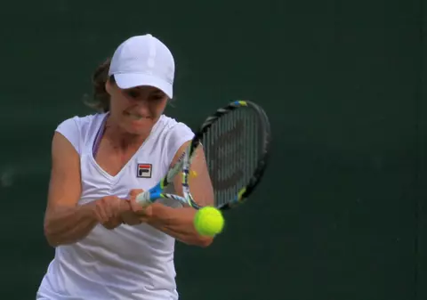 Monica Niculescu a răzbunat-o pe Halep: 6-3, 6-3 cu  Jana Cepelova și va da peste Kristina Pliskova. La dublu, Raluca Olaru, Simona Halep și Elena Bogdan au fost eliminate. Doar Irina Begu merge mai departe