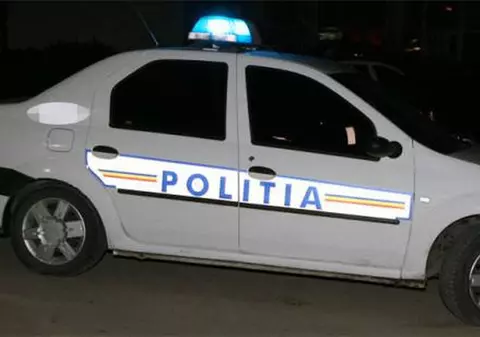 Polițiștii au tras patru focuri de avertisment pentru oprirea unui șofer fără permis de conducere