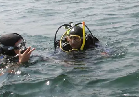 S-a înecat sub ochii copiilor săi! Trupul unui bărbat din Vaslui, căutat de scafandri