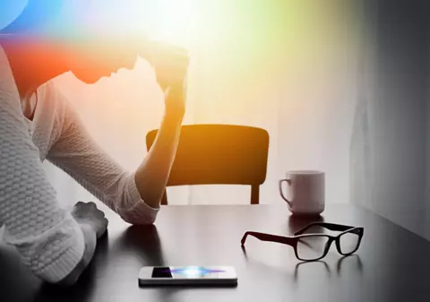 EXCLUSIV / Răniți din dragoste, vor să se sinucidă. Specialiștii în psihologia copilului trag un semnal de alarmă în ceea ce-i privește pe adolescenții români