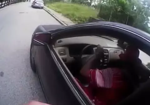 Un poliţist din SUA este acuzat de crimă, după ce a împuşcat mortal un şofer de culoare care a refuzat să iasă din maşină | VIDEO