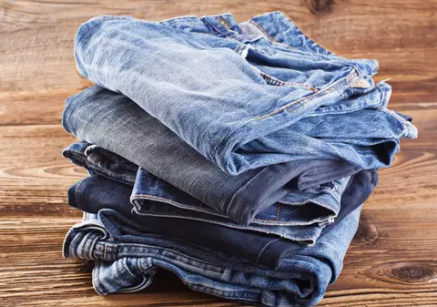 Ce se întâmplă cu blugii dacă îi bagi în congelator? Efectul este incredibil!