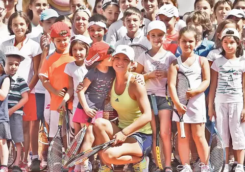 Simona Halep are lipici la pitici