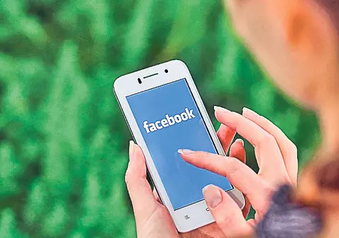 Ce să NU faci pe Facebook în weekend!