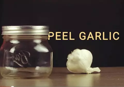 Curăță usturoiul ÎN 20 DE SECUNDE! Cea mai tare metodă | VIDEO