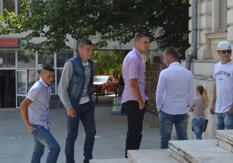 Scrisoarea deschisă a unei femei către un parlamentar în cazul elevei violate de 7 tineri: Ar fi putut fi fata dumneavoastră