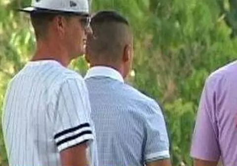 Gestul halucinant făcut de tatăl unuia dintre violatorii din Vaslui în fața jurnaștilor: ”Veniți să vă violăm, să vedeți ce e ăla viol” | FOTO 