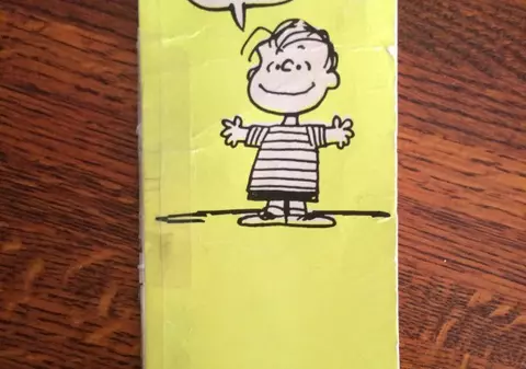 Doi fraţi şi-au trimis aceeaşi felicitare timp de 42 de ani., de zilele de naştere. Motivul lor te va surprinde