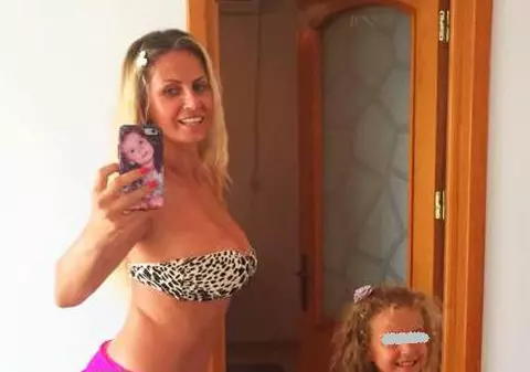 Andreea Bănică a fost apostrofată de fani din cauza pozelor cu fiica ei