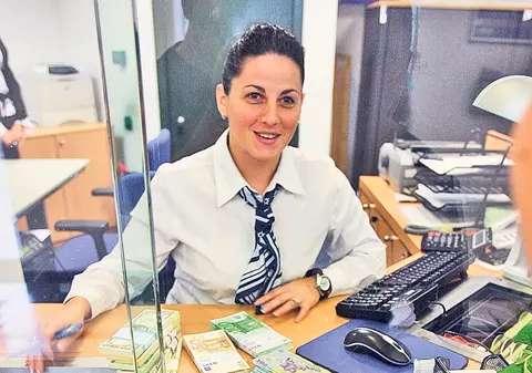 Surpriză uriașă de la Protecția Consumatorilor! Banii înapoi pentru zeci de mii de români cu credite