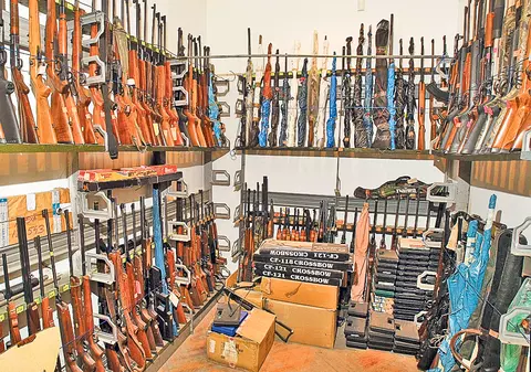 «Pistolarii» români nu dau doi bani pe lege