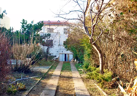 Ţin cu dinţii de bani! Vila lui Sergiu Nicolaescu de la mare încă nu poate fi vândută