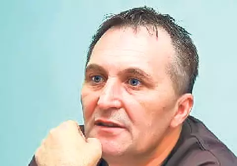 Cântăreţul Mircea Rusu vrea să scape de DNA şi-i bagă pe alţii la înaintare