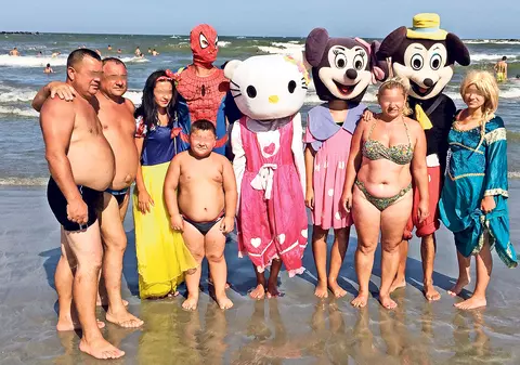 Nu te arde soarele, cât te ard micii «comercianți»