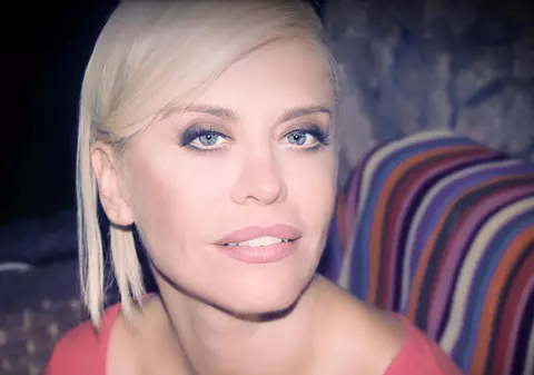 Loredana, mesaje şi filmuleţe XXX pe Facebook. Fanii sunt intrigaţi de postările artistei