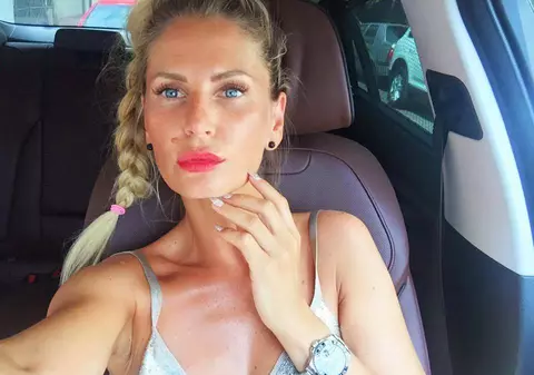 Andreea Bănică s-a tatuat: "Până acum nu am avut curaj". Ce desen şi-a făcut cântăreaţa