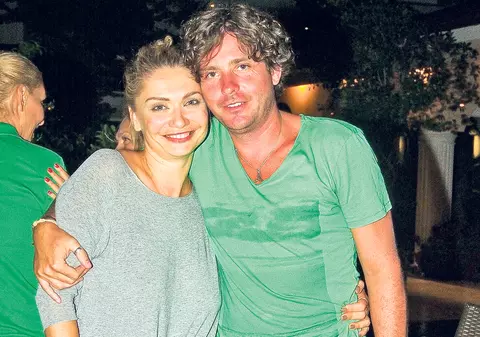 Cristina Cioran, cerută de nevastă pe marginea piscinei