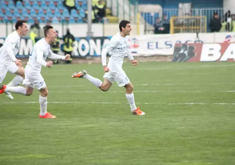 LIGA I. FC Botoșani - CSMS Iași 1-0. Vașvari marchează pe final, din penalty, după un henț stupid al lui Voicu. Gazdele, primul succes, tocmai cu liderul Ligii I. Final cu scandal