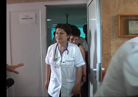 Medici scandalizați de ședința anti-șpagă! ”La ora 13.00 când pacientul e deschis pe masă, eu nu plec acasă” 