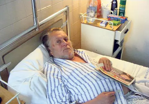 Ungaria nu ne-a mai bătut de 34 de ani. Andras Törőcsik, unul dintre eroii maghiari din 1981, are o poveste sfâșietoare: fără bani, alcoolic, a căzut în cap după o beție, a fost operat pe creier și a stat cinci zile în comă. Visează ca ”Magyaroszag” să bată iar tricolorii