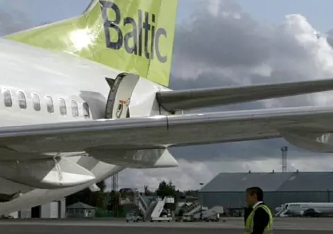 Patru membri ai echipajului unui avion au fost arestați. Aceștia au fost prinși băuți! 